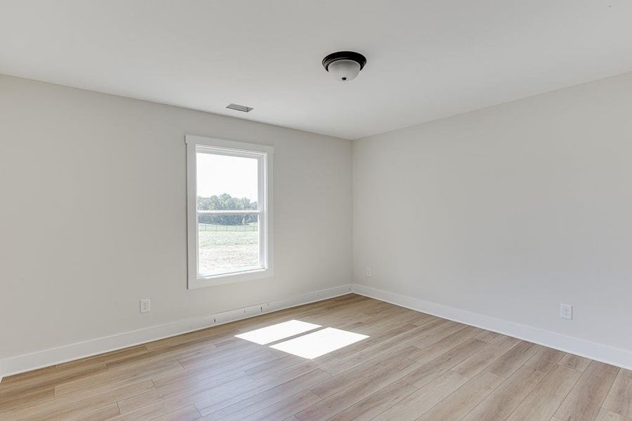 Spacious, unfurnished interior of a new home in , Hartwell (Image 26).