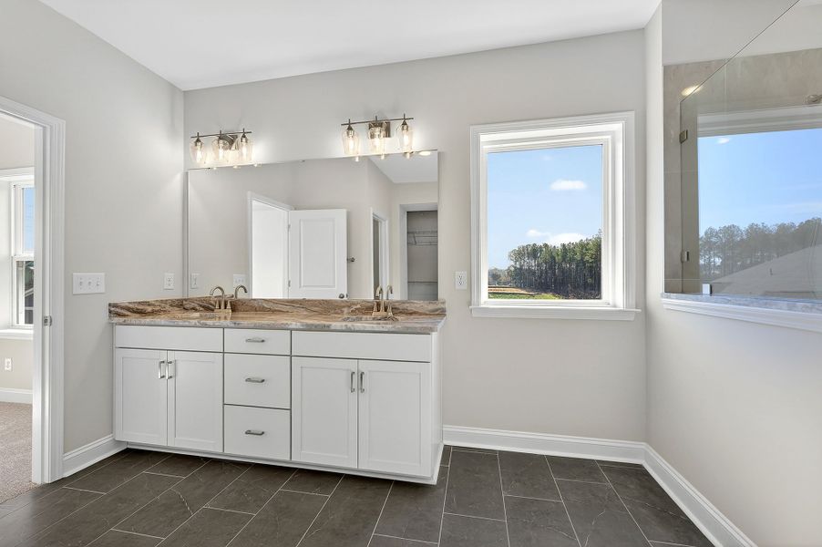 The Starflower - Owner's Bath