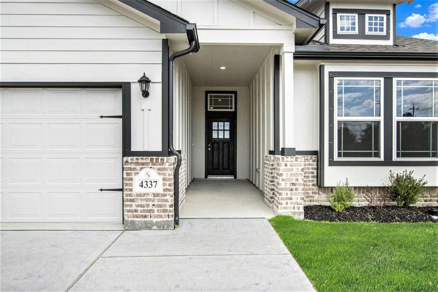 Exterior details and patio area of a home in , Bay City (Image 3).