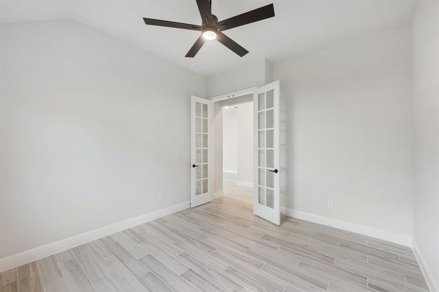 Spacious, unfurnished interior of a new home in Sunrise at Garden Valley, Waxahachie (Image 30).