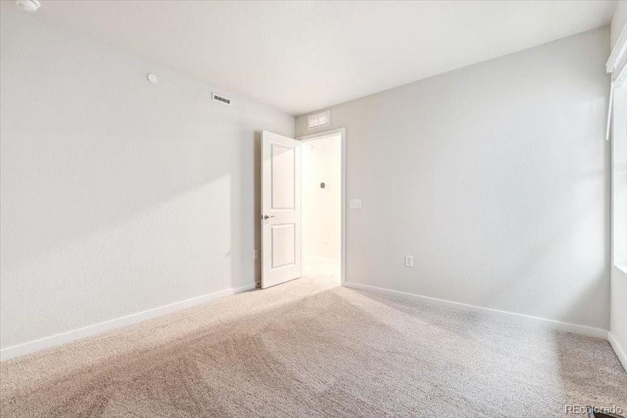 Spacious, unfurnished interior of a new home in Legato, Commerce City (Image 15).