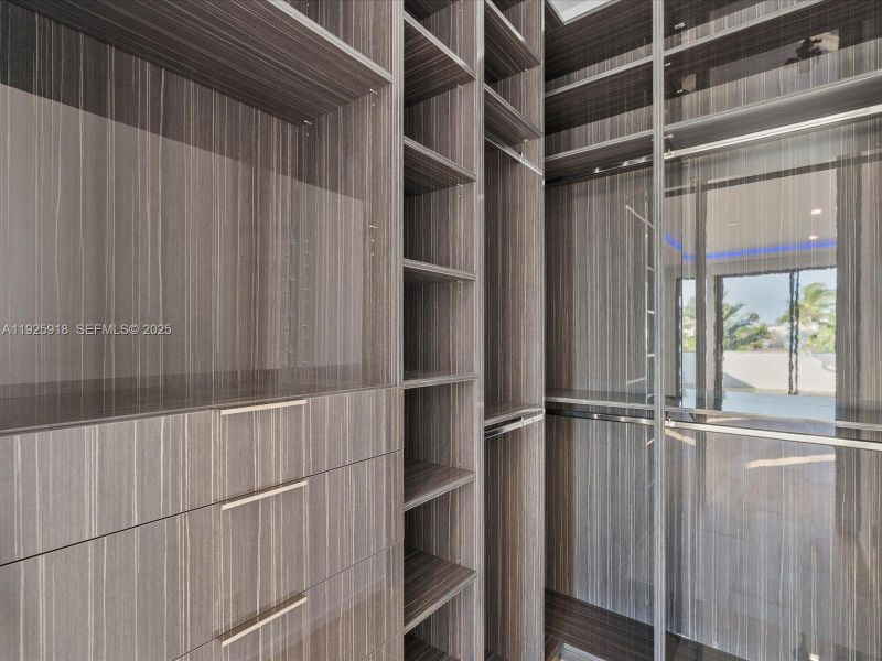Close-up of interior finishes inside a home in , Fort Lauderdale (Image 20).