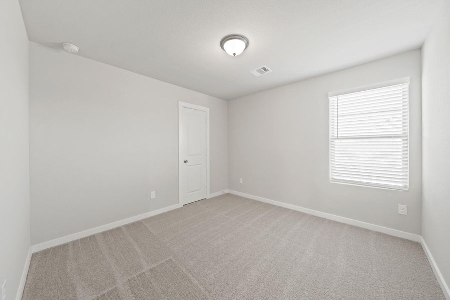 Spacious, unfurnished interior of a new home in Laurel Landing, Alvin (Image 18).
