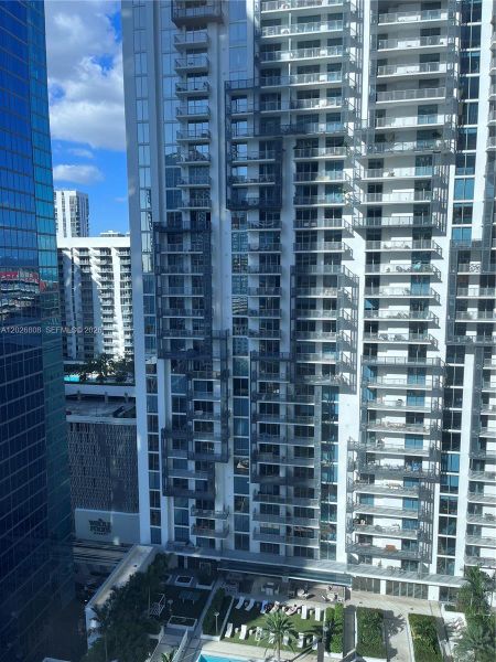 Condo located in Miami, FL showcasing its design and architecture (Image 8).