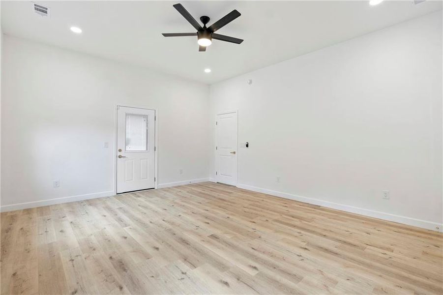 Spacious, unfurnished interior of a new home in , Atlanta (Image 11).