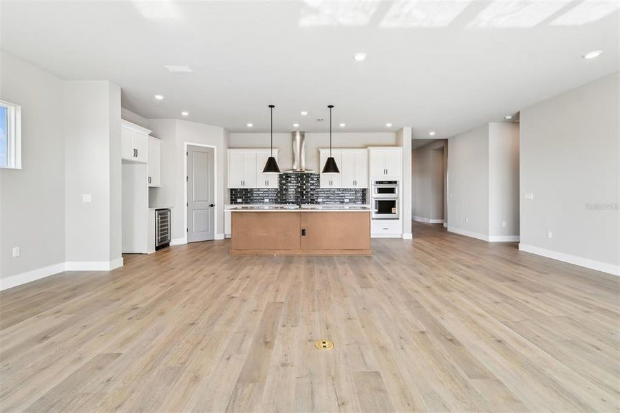 Spacious, unfurnished interior of a new home in Palmera Wellen Park - Classic Series, Venice (Image 17). Spacious, unfurnished interior of a new home in Palmera Wellen Park - Classic Series, Venice (Image 17).