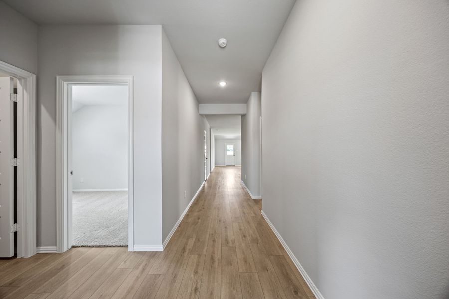 Spacious, unfurnished interior of a new home in Rolling Ridge, Van Alstyne (Image 10).