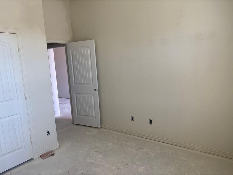 Spacious, unfurnished interior of a new home in Waterford Park, Weatherford (Image 5). Spacious, unfurnished interior of a new home in Waterford Park, Weatherford (Image 5).