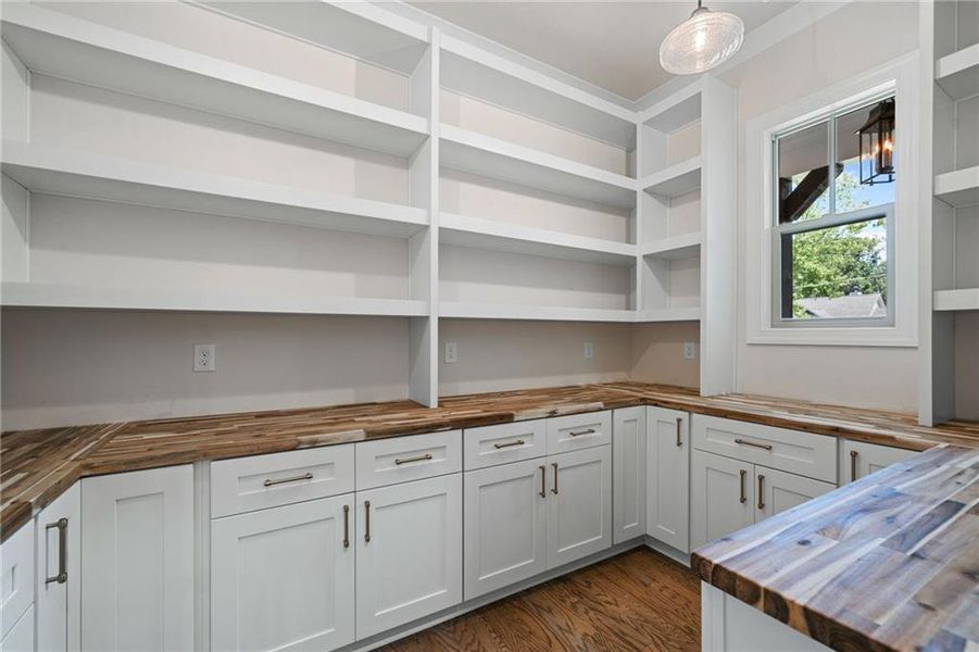 Furnished interior view inside a new home in , Gainesville (Image 14).