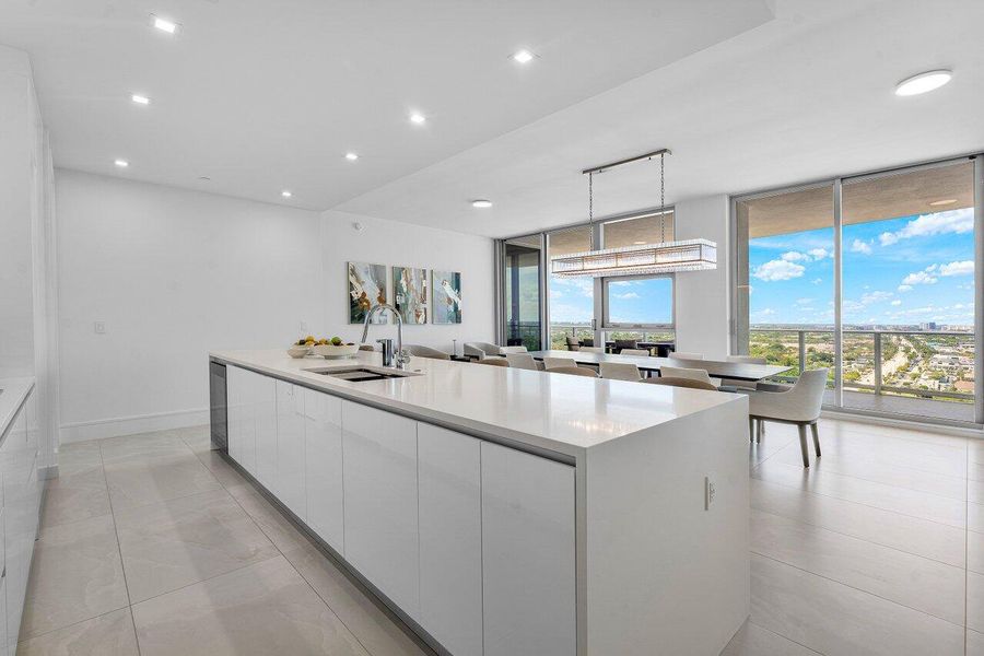 011-220LakeShoreDrive-2109-LakePark-FL-3