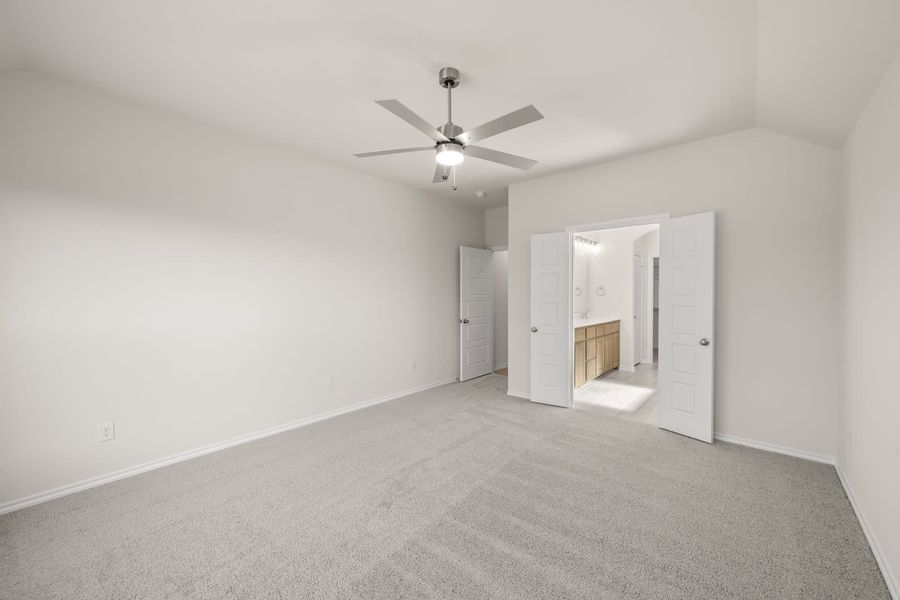 Spacious, unfurnished interior of a new home in Summer Crest, Fort Worth (Image 21). Spacious, unfurnished interior of a new home in Summer Crest, Fort Worth (Image 21).