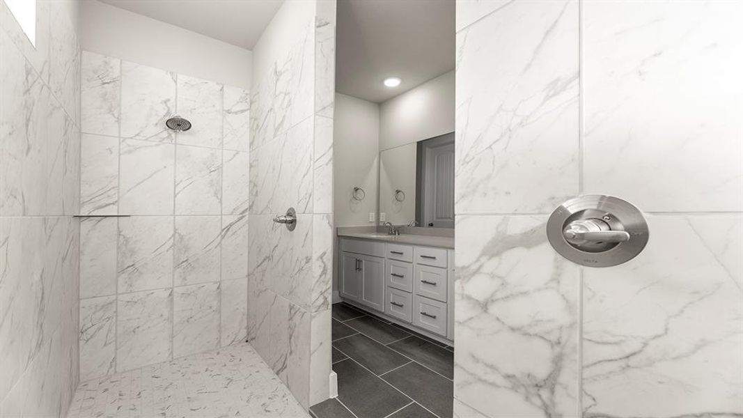 07. 1413 Clare - Bath (3) 07. 1413 Clare - Bath (3)