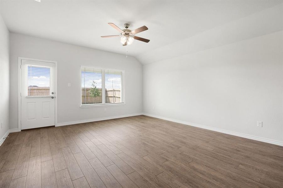 Spacious, unfurnished interior of a new home in Rocky Creek Crossing, Fort Worth (Image 17). Spacious, unfurnished interior of a new home in Rocky Creek Crossing, Fort Worth (Image 17).