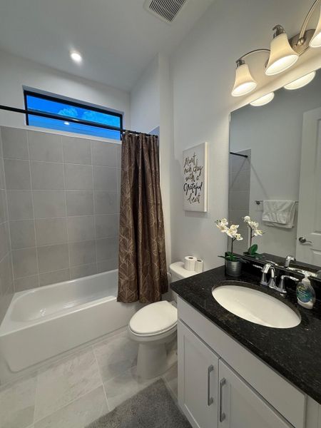 Guest Bathroom 4