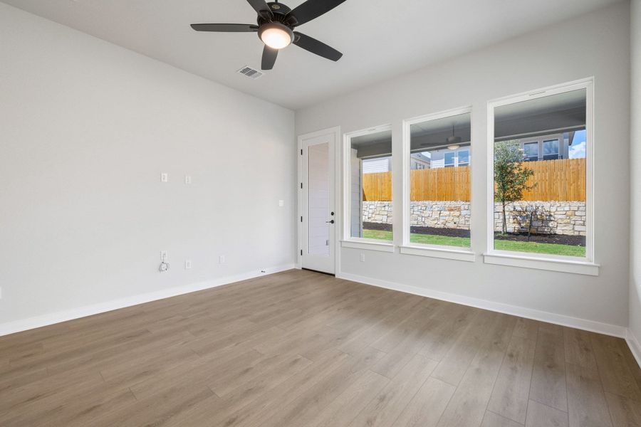 Spacious, unfurnished interior of a new home in Heritage, Dripping Springs (Image 26).