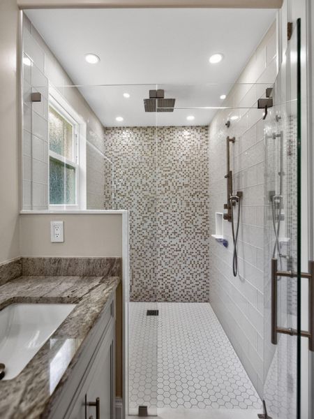 2nd Floor Master Bathroom