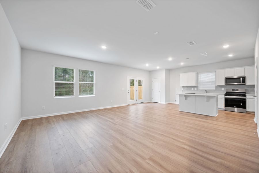 Spacious, unfurnished interior of a new home in Grand Arbor, Blythewood (Image 10).