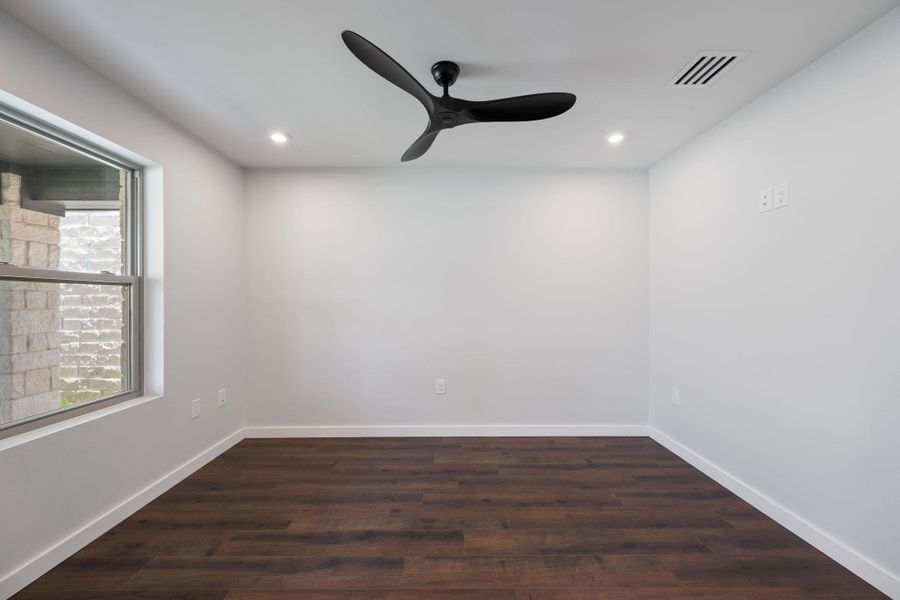 Spacious, unfurnished interior of a new home in , Burnet (Image 33).