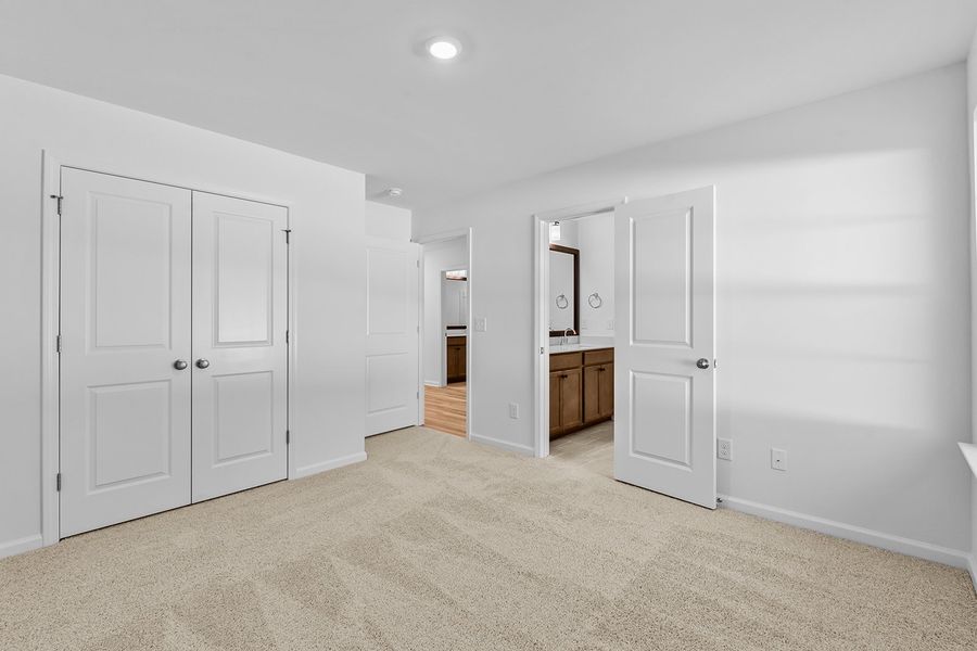 Spacious, unfurnished interior of a new home in Hanes Lake, Winston-Salem (Image 35).
