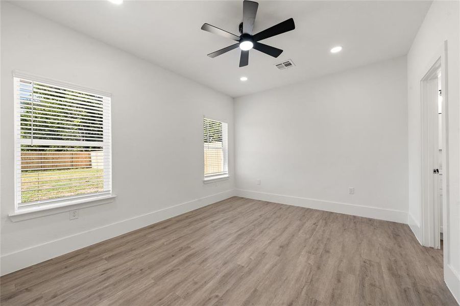 Spacious, unfurnished interior of a new home in , Waco (Image 13).