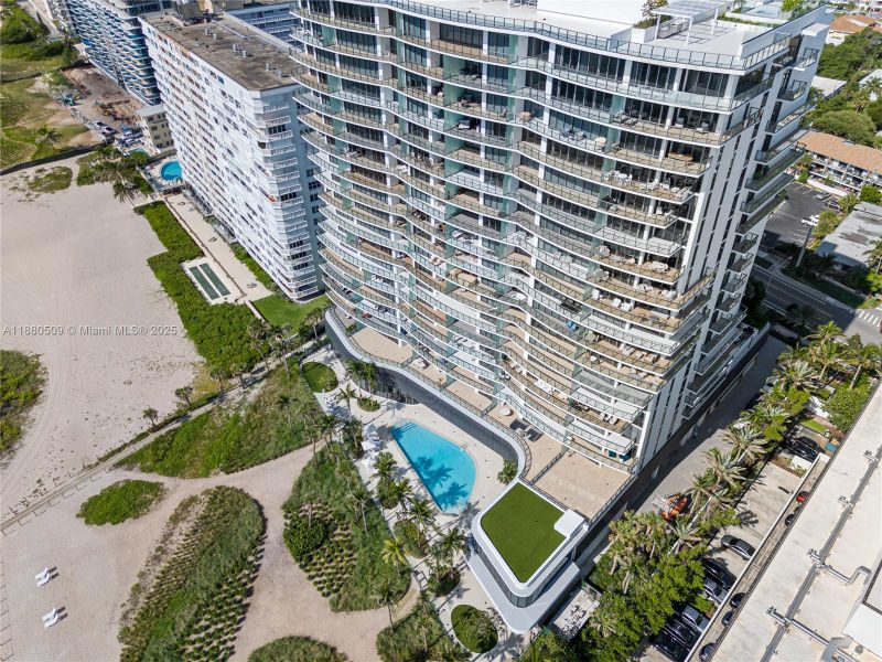 Condo located in Pompano Beach, FL showcasing its design and architecture (Image 42).
