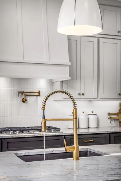 Representative interior finishes for a home built from the Lexington by Pulte Homes in Crescent Bluff, Georgetown (Image 20).