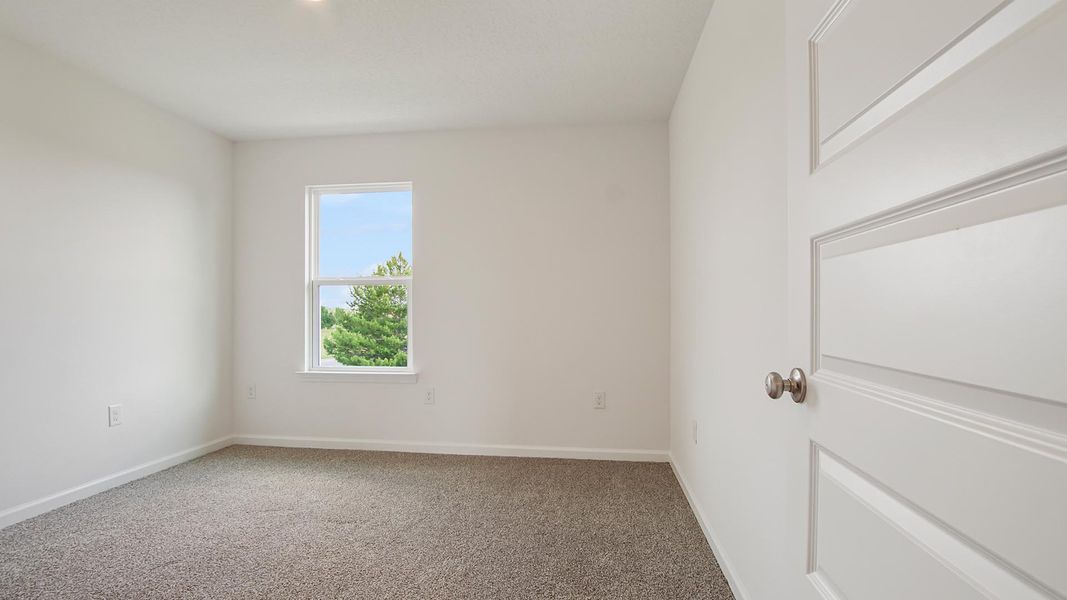 Spacious, unfurnished interior of a new home in Owl's Head East, Freeport (Image 22).