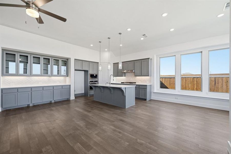 Spacious, unfurnished interior of a new home in Wildridge, Oak Point (Image 18).