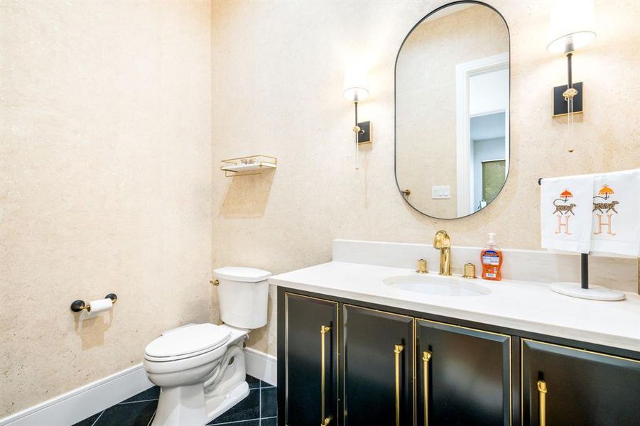 Furnished interior view inside a new home in , Dallas (Image 35).