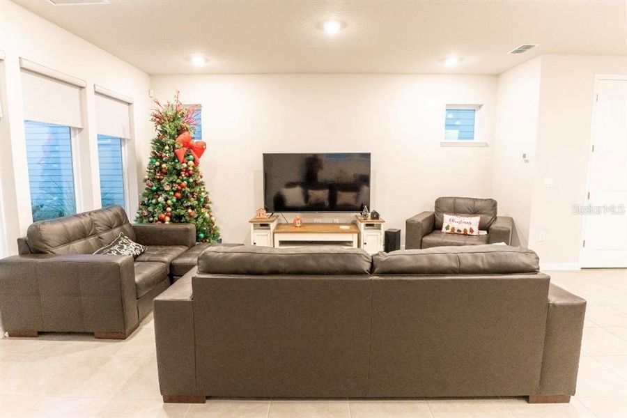 Furnished interior view inside a new home in Weslyn Park in Sunbridge 34', St. Cloud (Image 40).