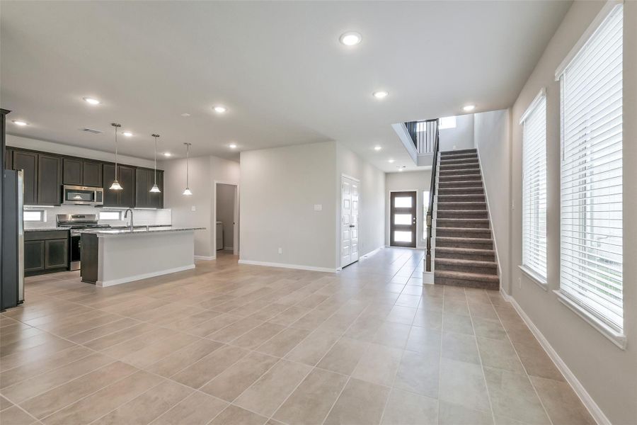 Spacious, unfurnished interior of a new home in Anderson Lakes, Houston (Image 28). Spacious, unfurnished interior of a new home in Anderson Lakes, Houston (Image 28).