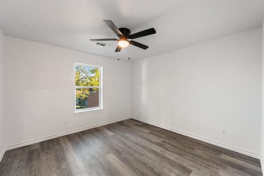 Spacious, unfurnished interior of a new home in , Corsicana (Image 25).