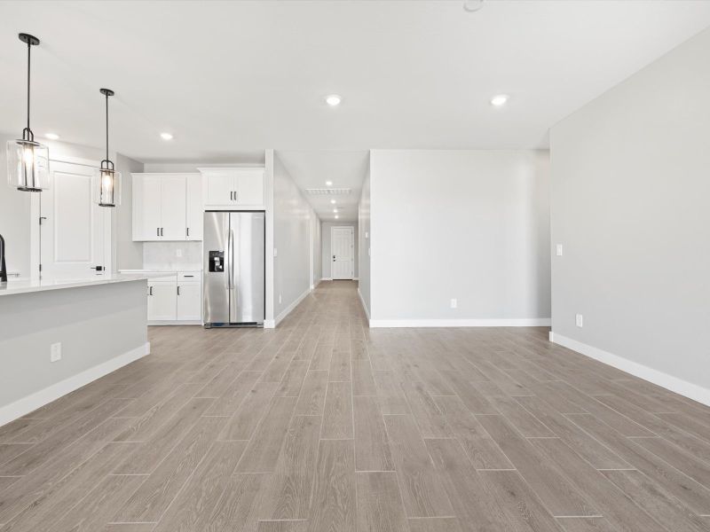 Spacious, unfurnished interior of a new home in Abel Ranch Reserve Series, Goodyear (Image 8).