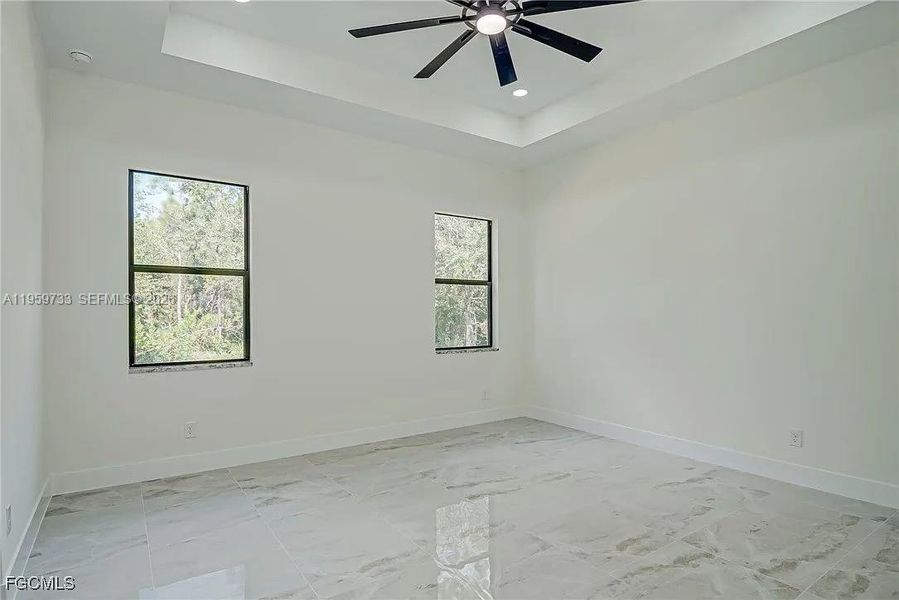Spacious, unfurnished interior of a new home in , Lehigh Acres (Image 20).