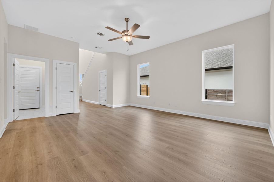 Spacious, unfurnished interior of a new home in Highland Village, Georgetown (Image 12).