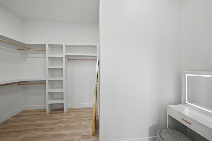 Spacious, unfurnished interior of a new home in , Celeste (Image 23).