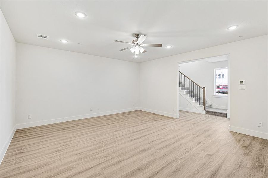 Spacious, unfurnished interior of a new home in Collin Creek, Plano (Image 25).