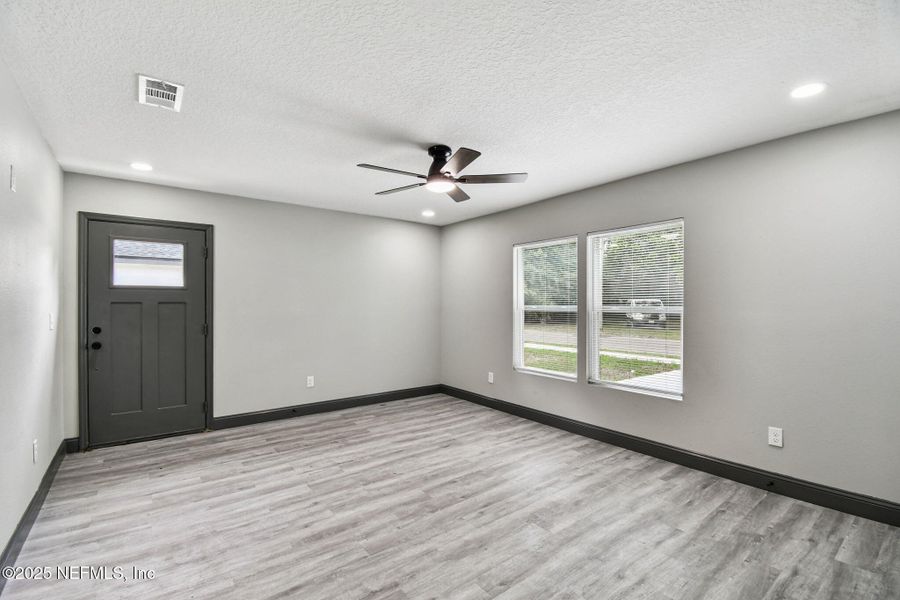 Spacious, unfurnished interior of a new home in , Jacksonville (Image 21).