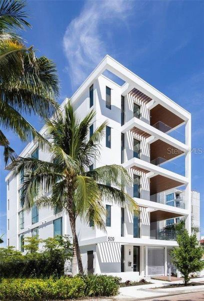 Condo located in Sarasota, FL showcasing its design and architecture (Image 23). Condo located in Sarasota, FL showcasing its design and architecture (Image 23).