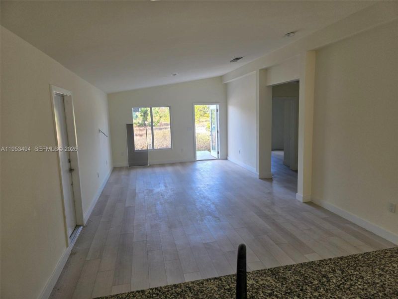 Spacious, unfurnished interior of a new home in , Lehigh Acres (Image 13).