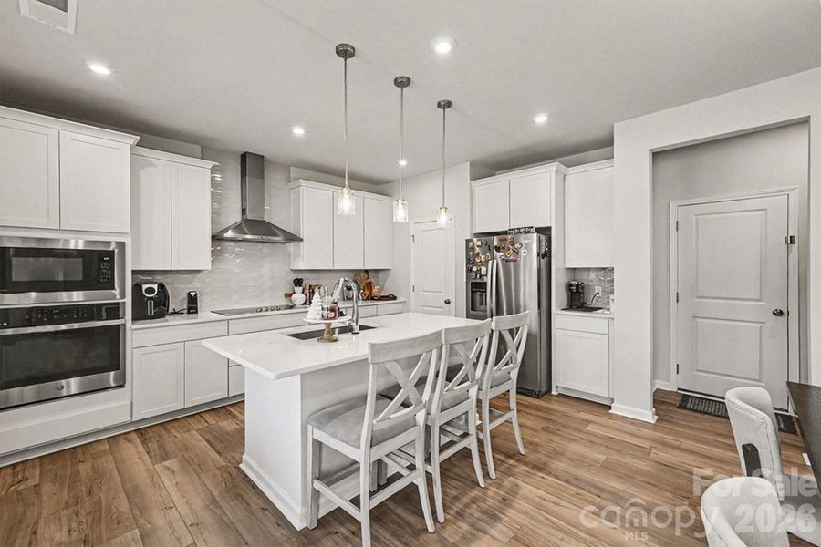 Gourmet Kitchen w/ exhaust Gourmet Kitchen w/ exhaust