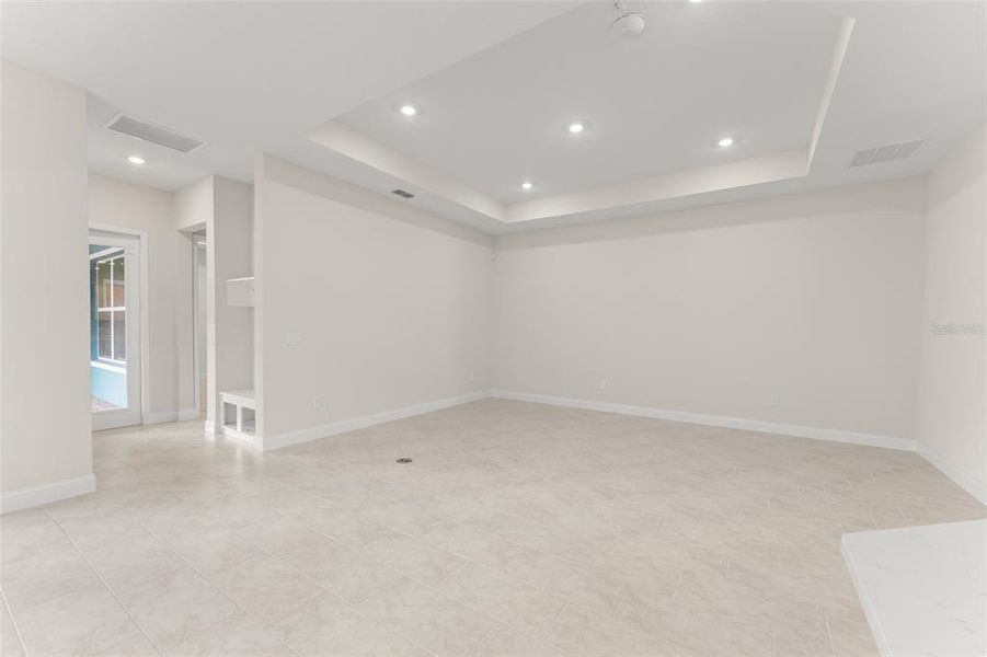 Spacious, unfurnished interior of a new home in , Orlando (Image 47).