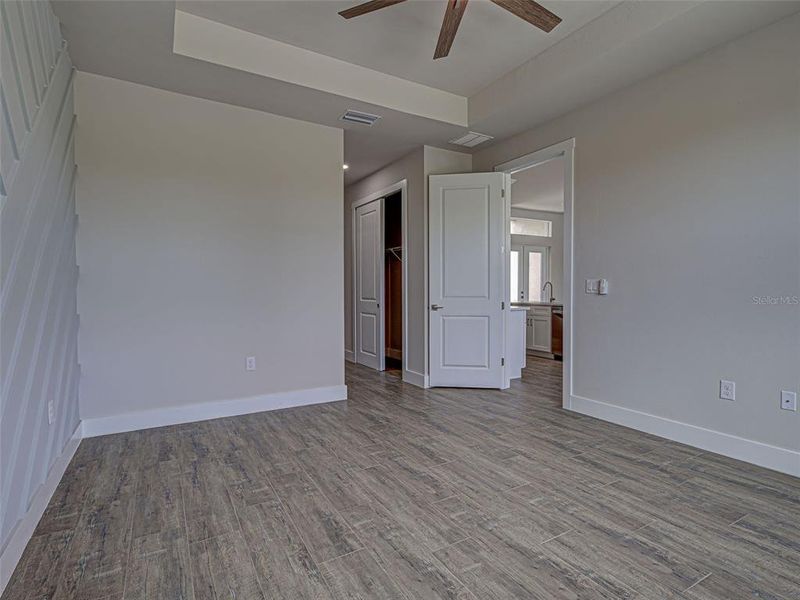 Spacious, unfurnished interior of a new home in , Port Charlotte (Image 54).