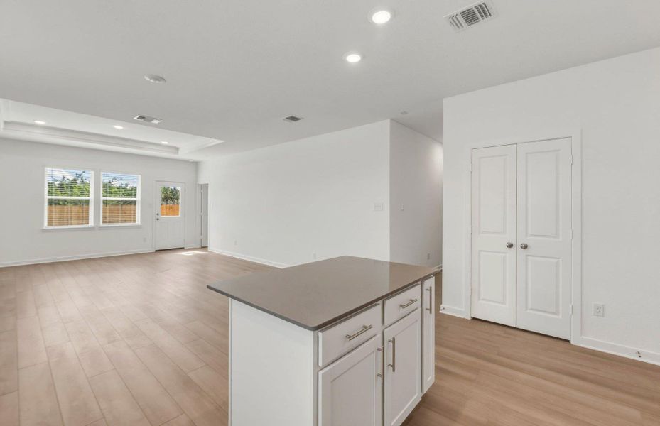 Spacious, unfurnished interior of a new home in Skyview, Belton (Image 10).
