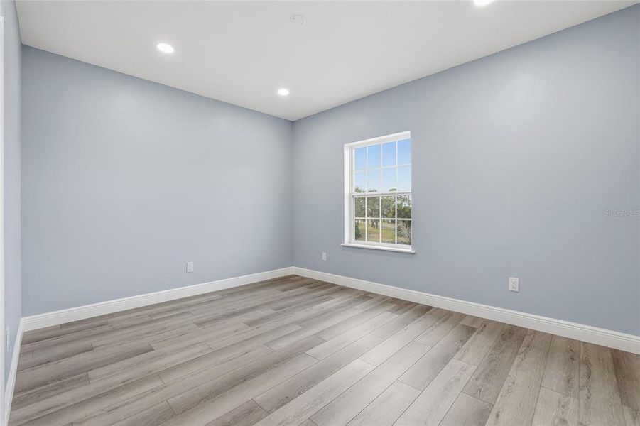 Spacious, unfurnished interior of a new home in , Tarpon Springs (Image 37).