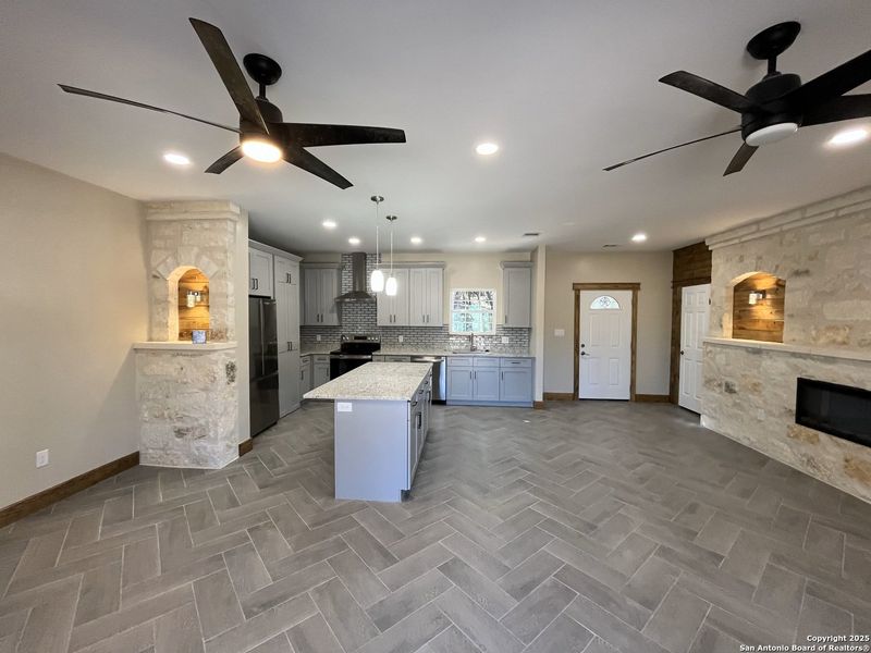 Furnished interior view inside a new home in , Bandera (Image 5).