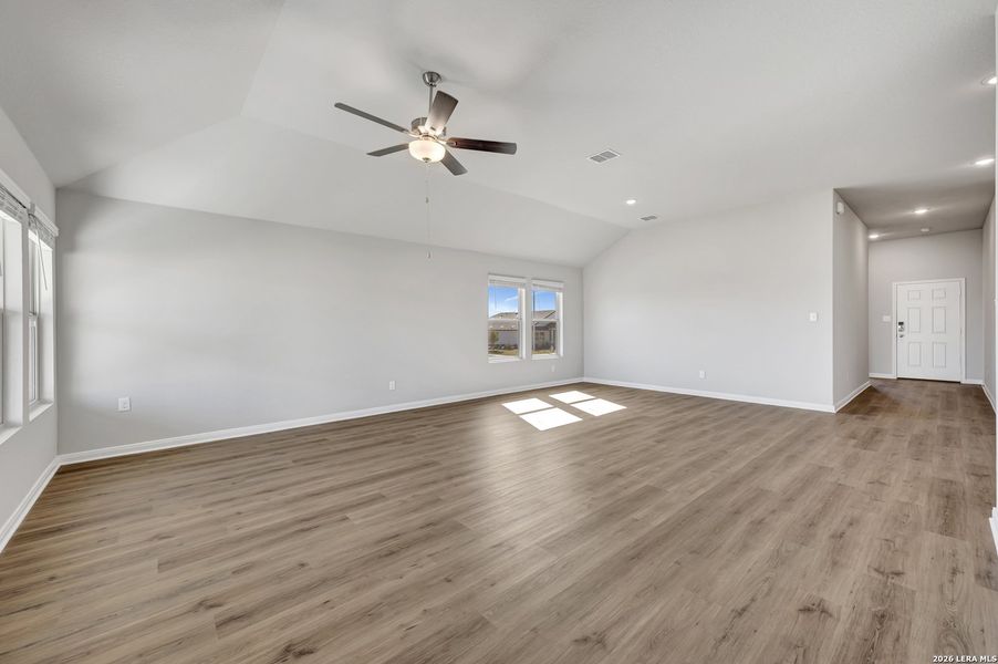 Spacious, unfurnished interior of a new home in Greenspoint Heights, Seguin (Image 40).