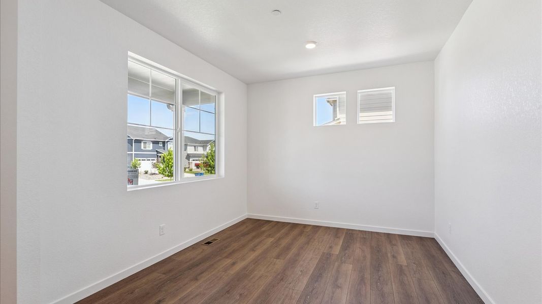 Spacious, unfurnished interior of a new home in Vista Meadows, Fort Lupton (Image 9).