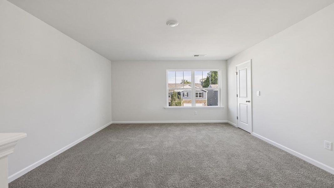 Spacious, unfurnished interior of a new home in Sage Grove, Lyman (Image 28).