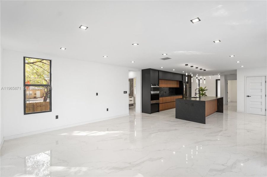 Spacious, unfurnished interior of a new home in , Miami (Image 34).